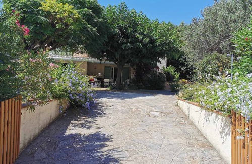 La Valette-du-Var Apartment | Top of villa, quiet, close to all amenities