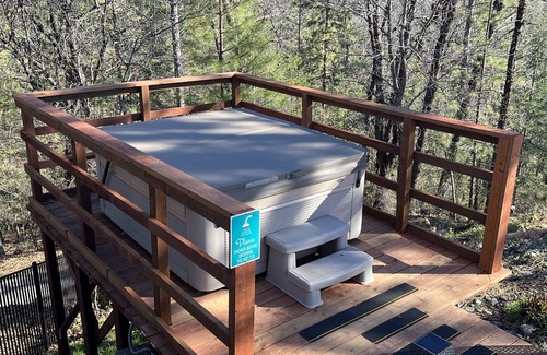 Lakehead House | Top Private Oasis, Pool, Hot Tub - Shasta Lakeshore Retreat #8B