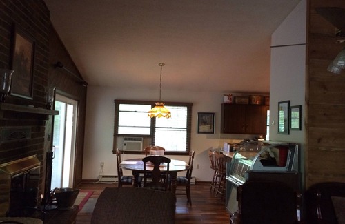 Great Cacapon Cabin | Top Rated Mountain River Cabin: Hot Tub, WiFi, Fish, Hike, Kayak, Relax!