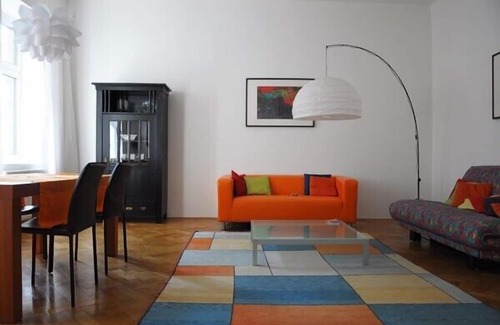 Margareten Apartment | Top-redecorated apartment with charme of a typical wienna oldbuilding flat