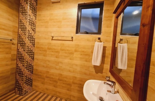 Nuwara Eliya Hotel | TOP RICH HOTEL - Deluxe Double Room #2