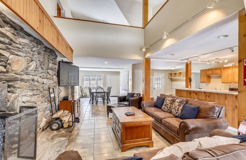 Killington House | Top Star Fabulous 7-bedroom house in the heart of Killington with AC and a private hot tub.