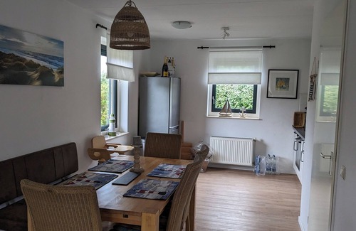 Julianadorp aan zee Villa | Top vacation villa 120 sqm, close to the beach, 2 bathrooms, WLAN, fireplace, freshly made beds