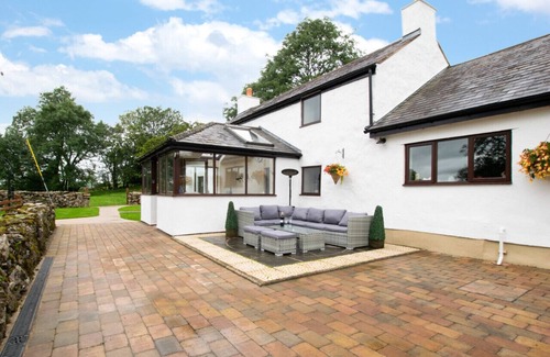 Mold House | Top Y Nant - Three Bedroom House, Sleeps 6