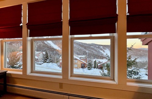 Central Vermont- Killington Condo | Topridge Style 3BR/4BA with Hot Tub, Ski On Ski Off, Mountain Views and Discounted Ski Rentals