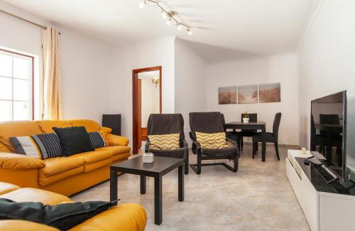 Praia da Luz House | Topside Luz Guesthouse