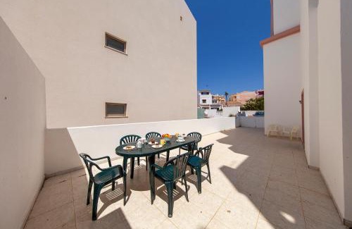 Praia da Luz House | Topside Luz Guesthouse