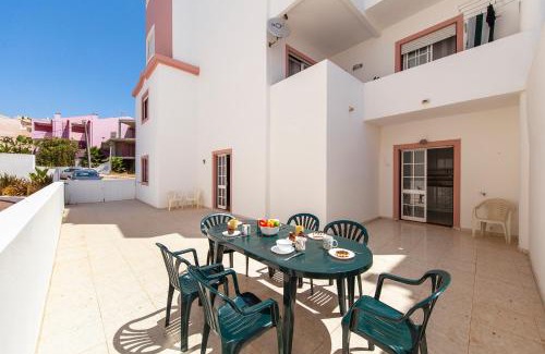 Praia da Luz House | Topside Luz Guesthouse