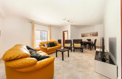 Praia da Luz House | Topside Luz Guesthouse
