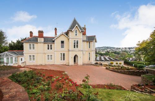 Torquay City Centre Villa | Torbay Rise sea side villa with family facilities