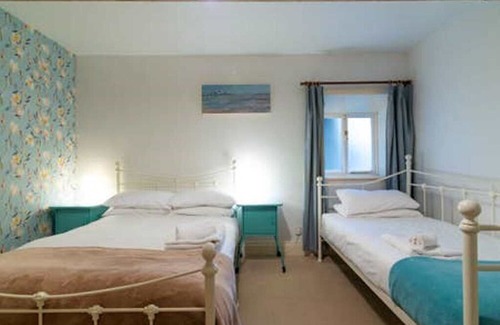 New Mills Cottage | Torr Top Place-Peak District. 2-bedroom property(sleeps5) Situated next to river