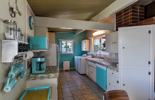 Harbor House | Torrance Mid Century Home Close To Beaches, Shopping, Dining, Entertainment