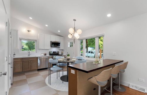 Evanston House | Totally remodeled 4-bedroom house in Evanston