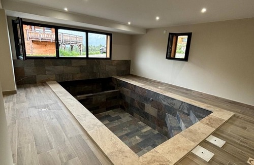 Le Devoluy Ski Chalet | Toubkal luxury chalet with swimming pool in La Joue du Loup