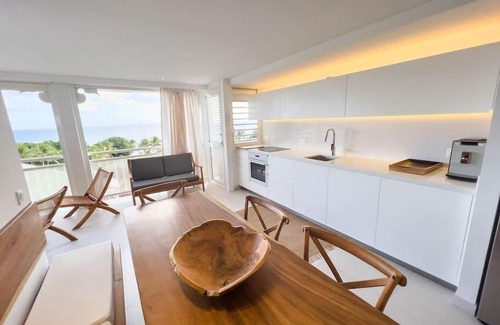 Anse des Rochers Apartment | Toucan - Apartment with sea view, beach and pool