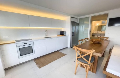 Anse des Rochers Apartment | Toucan - Apartment with sea view, beach and pool