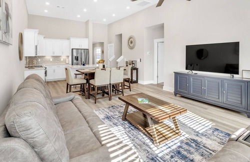 Central House | TOUCHDOWN! Beautiful townhome 4 miles to Clemson University with Game Room!