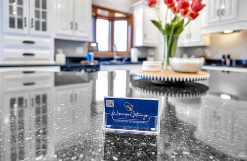 Howard House | Touchdown Retreat – Indoor Pool, Hot Tub & Games!