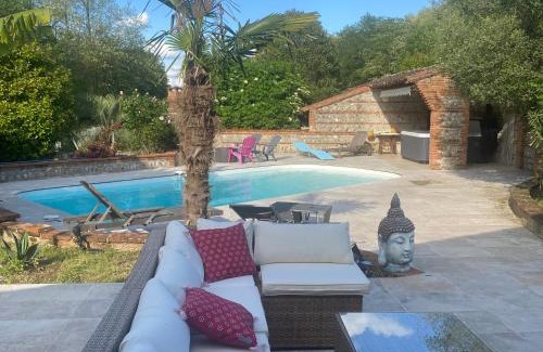 Lagrace-Dieu Villa | Toulousaine de 200 m2 10 pers Piscine Jacuzzi proche de Toulouse