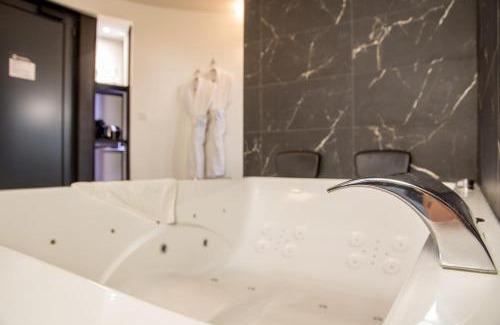 Trevoux Bed & Breakfast | Tour des étoiles, Oscar neimeyer