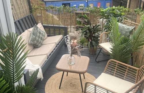 Chaucer Apartment | Tower Bridge Oasis/great location
