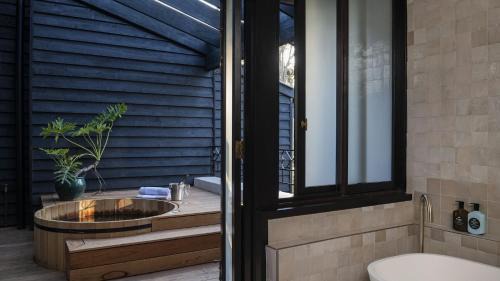 Pokolbin Hotel | Tower Lodge
