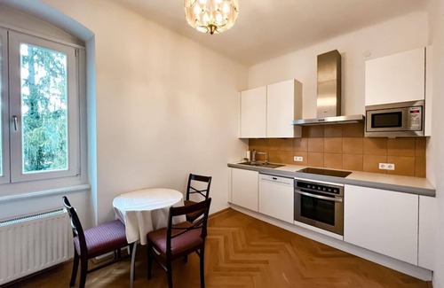 Burgau Bed & Breakfast | Tower Suite, garden side - Palais Kneissl