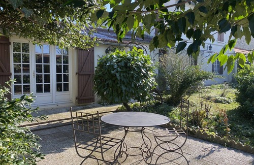 Coulommiers House | Town center house, single storey, nice private garden, terrace, private parking