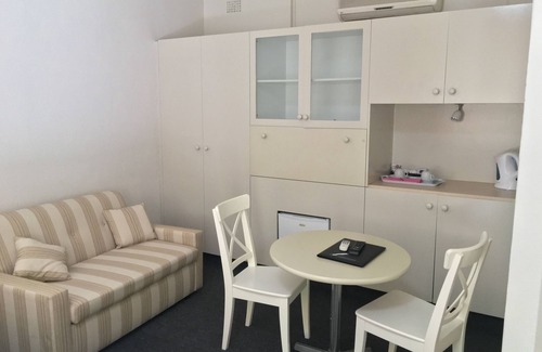Strathfield Hotel | Town & Country Motel