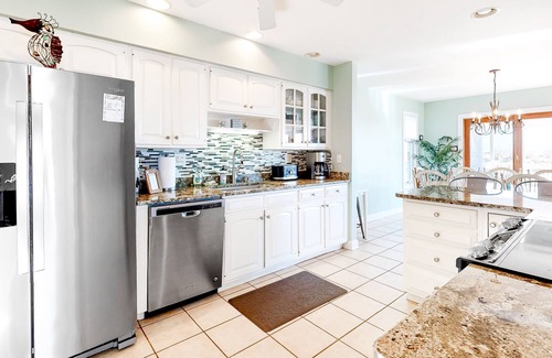 Bethany Beach House | Town of Bethany Beach oceanfront home with pool & tennis access, washer/dryer