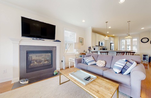 South Bethany Harbor House | Town of South Bethany canal-front home with 2 balconies, firepit, & kayaks