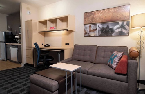 Farmingdale Hotel | TownePlace Suites by Marriott Republic Airport Long Island