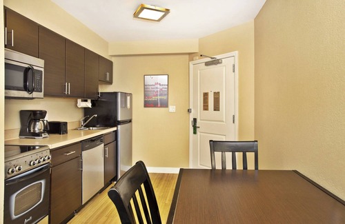 Farmingdale Hotel | TownePlace Suites by Marriott Republic Airport Long Island