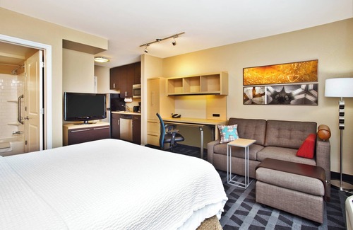 Farmingdale Hotel | TownePlace Suites by Marriott Republic Airport Long Island