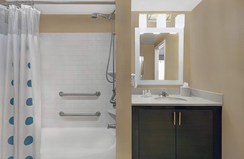 Farmingdale Hotel | TownePlace Suites by Marriott Republic Airport Long Island