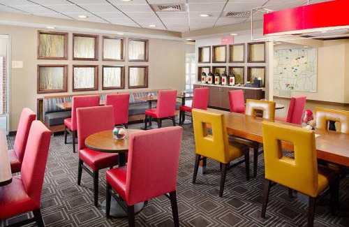 Johnson Hotel | TownePlace Suites by Marriott Fayetteville N/Springdale