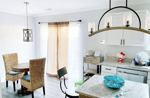 Charleston House | Townhome minutes away from downtown Charleston and Folly Beach