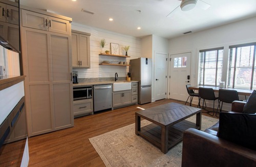 Blowing Rock Hotel | Townhome with Private Balcony, Fireplace & Soaker Tub on Downtown Main St.