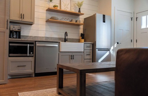 Blowing Rock Hotel | Townhome with Private Balcony, Fireplace & Soaker Tub on Downtown Main St.