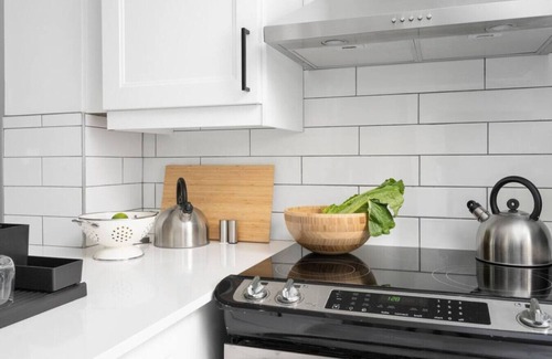 Ville-Marie Apartment | TOWNHOUSE 102 Montreal