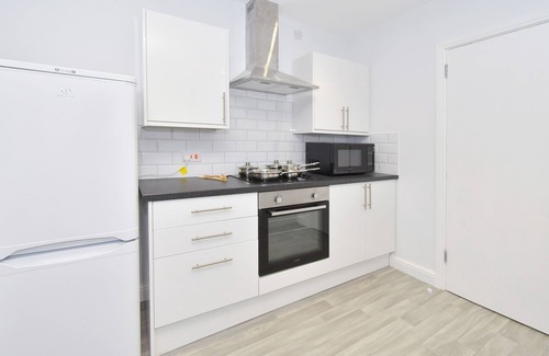 Crewe House | Townhouse @ 272 Walthall Street Crewe - SUPERIOR DOUBLE WITH TV