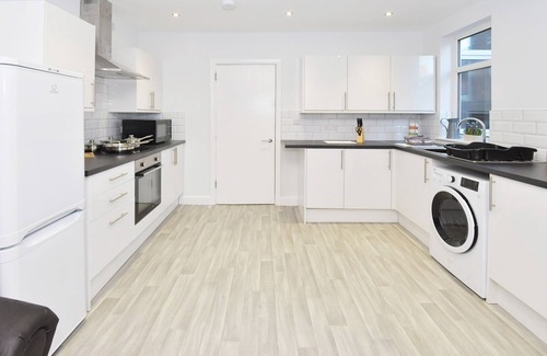 Crewe House | Townhouse @ 272 Walthall Street Crewe - SUPERIOR DOUBLE WITH TV