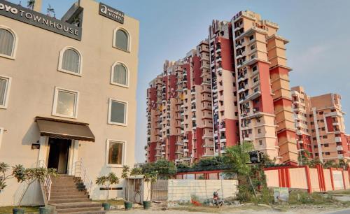 Mohangarh Hotel | Townhouse Amaraa Hotel Near Phoenix Palassio