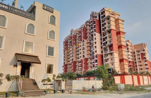 Mohangarh Hotel | Townhouse Amaraa Hotel Near Phoenix Palassio