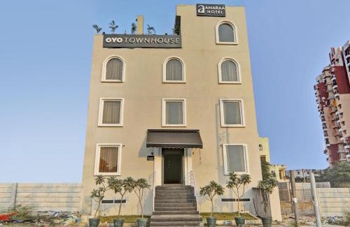 Mohangarh Hotel | Townhouse Amaraa Hotel Near Phoenix Palassio