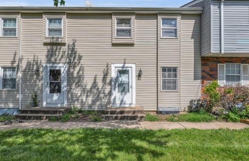 Grandview Apartment | Townhouse Cozy & Comfort stay near KC MO