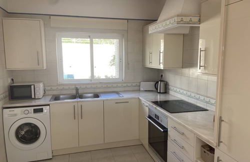 Budens House | Townhouse In A Peaceful, Rural Location with FREE UNLIMITED WIFI