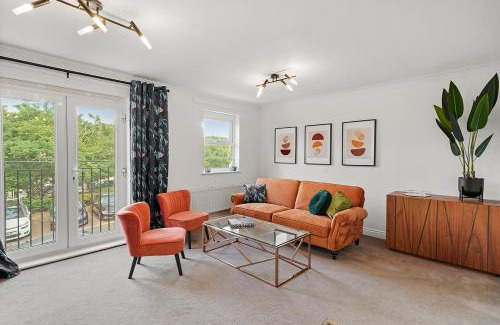 Dartford House | Townhouse in Dartford sleeps 8 with free parking