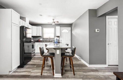 Indianapolis House | Townhouse in Prime Carmel Location!