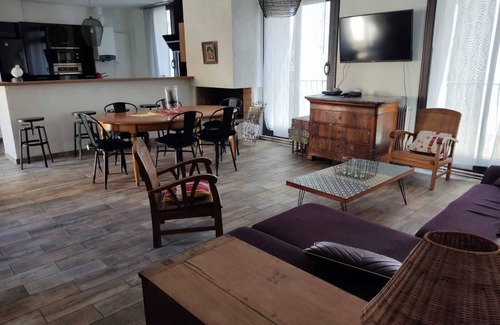 Sete House | Townhouse, large patio, tropézienne, garage